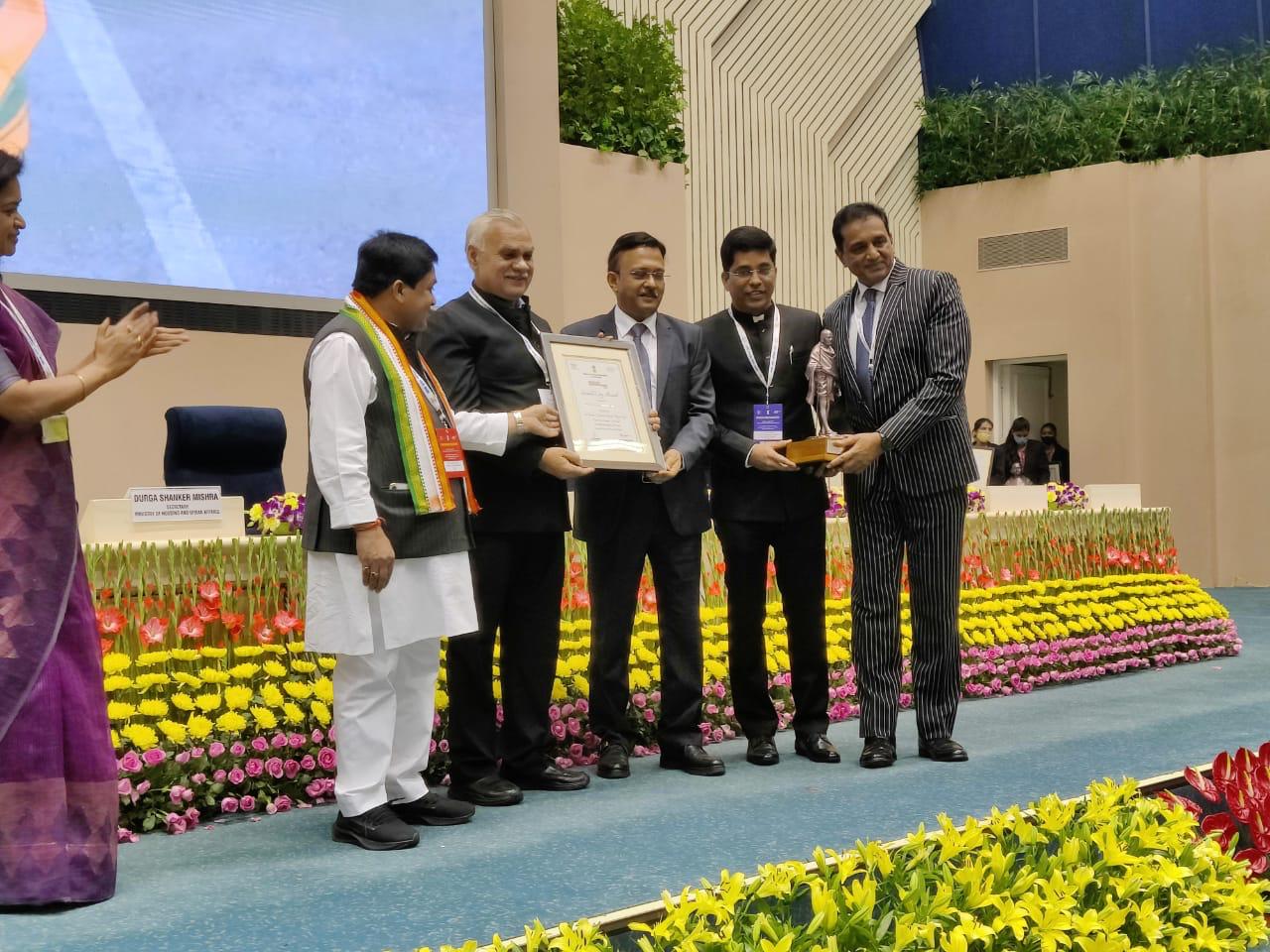 bbmp recieves clean city award