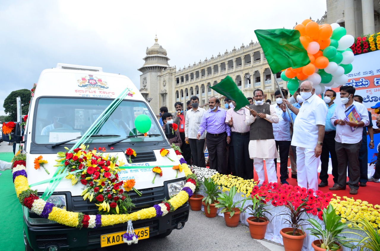 pashusanjeevini-vehicles-launched-by-cm-yadiyurappa