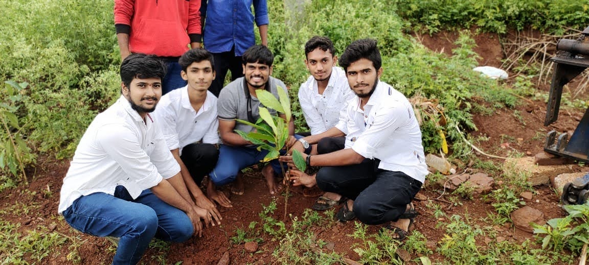 ಸ್ನೇಹಿತರೊಂದಿಗೆ ಹಾಸ್ಯ ನಟ ಧರ್ಮಣ್ಣ