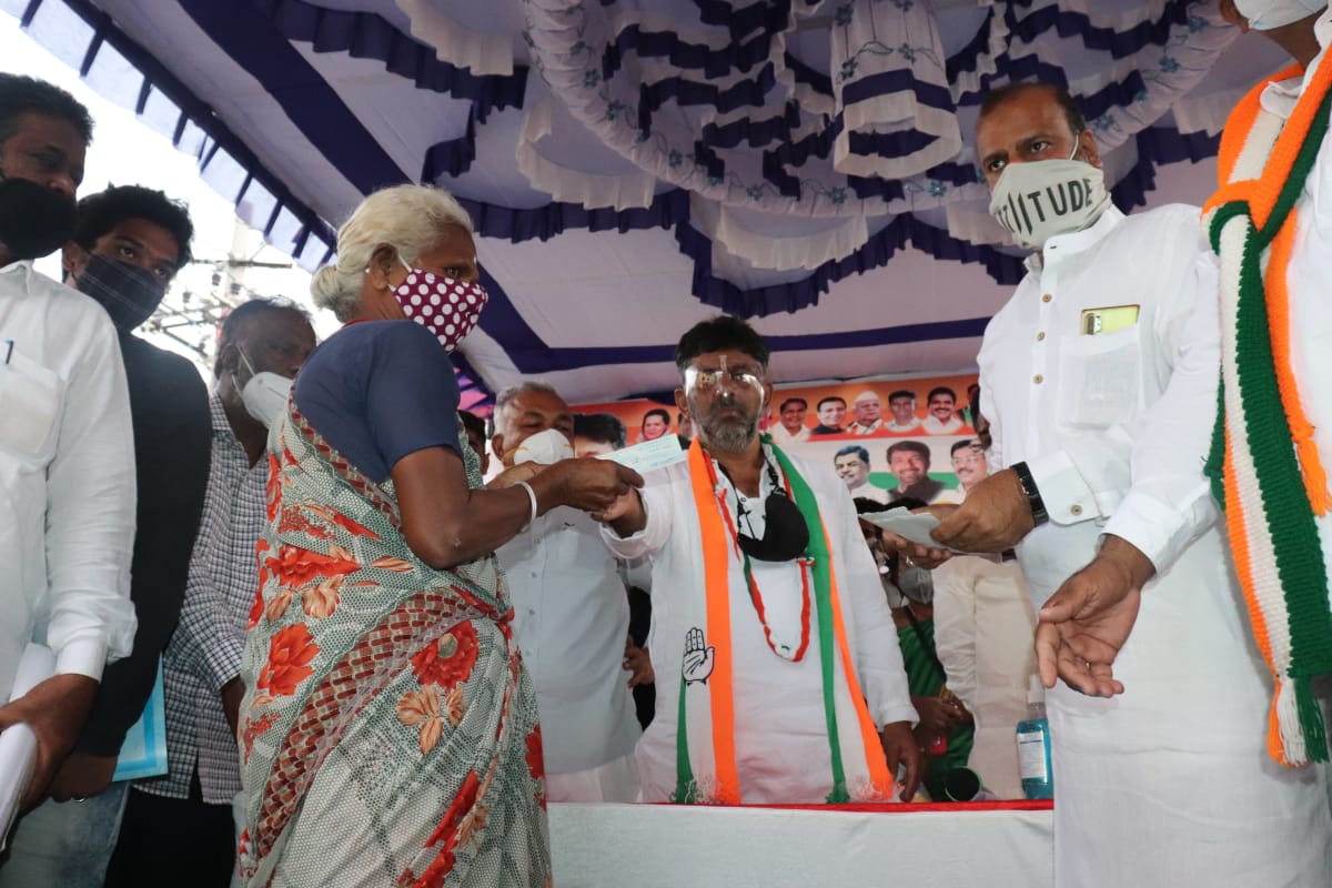 congress-distributed-food-kit-for-poor-people