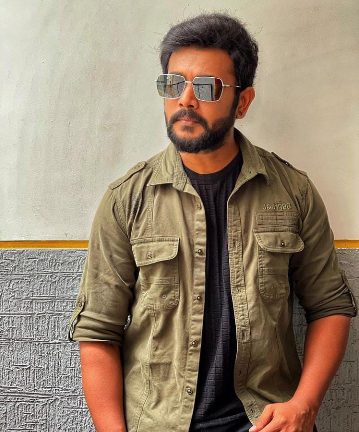 Ginirama Rithvik Mathad involving in writing hobby,  Ginirama Rithvik Mathad involving in writing hobby in Curfew time,  Ginirama Rithvik Mathad,  Ginirama Rithvik Mathad news,  ಬರವಣಿಗೆಯಲ್ಲಿ ತೊಡಗಿಕೊಂಡ ಗಿಣಿರಾಮ ರಿತ್ವಿಕ್ ಮಠದ್,  ಕರ್ಫ್ಯೂ ಹಿನ್ನೆಲೆ ಬರವಣಿಗೆಯಲ್ಲಿ ತೊಡಗಿಕೊಂಡ ಗಿಣಿರಾಮ ರಿತ್ವಿಕ್ ಮಠದ್,  ಗಿಣಿರಾಮ ರಿತ್ವಿಕ್ ಮಠದ್,  ಗಿಣಿರಾಮ ರಿತ್ವಿಕ್ ಮಠದ್ ಸುದ್ದಿ,