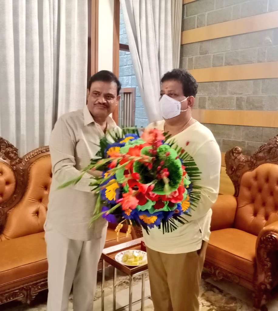 Munirathna visits Minister Ramesh Jarkiholi