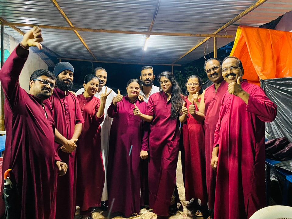 Actress chaithra kotoor joined osho meditation camp