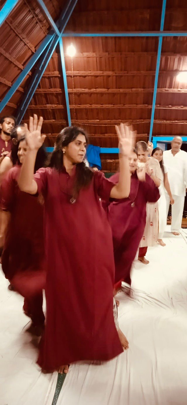 Actress chaithra kotoor joined osho meditation camp