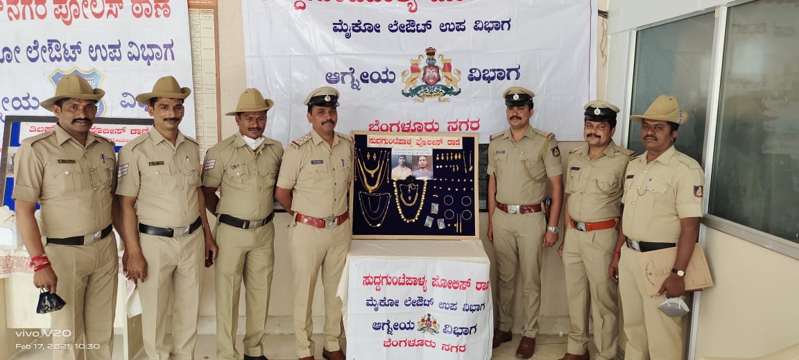 22 lakh gold seized