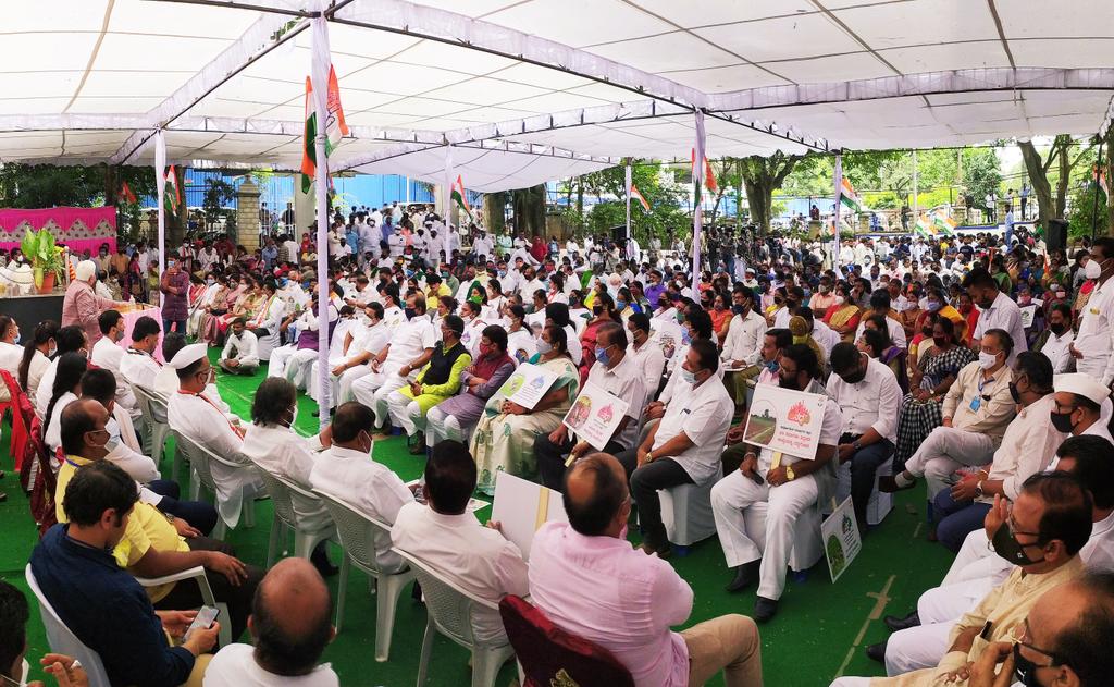 DK ShivaKumar spark on BJP Governments, DK ShivaKumar spark on BJP Governments news,  Janadwani function,  Janadwani function at Bangalore,  Janadwani function news, ಬಿಜೆಪಿ ಸರ್ಕಾರಗಳ ವಿರುದ್ಧ ಹರಿಹಾಯ್ದ ಡಿಕೆ ಶಿವಕುಮಾರ್​, ಬಿಜೆಪಿ ಸರ್ಕಾರಗಳ ವಿರುದ್ಧ ಹರಿಹಾಯ್ದ ಡಿಕೆ ಶಿವಕುಮಾರ್​ ಸುದ್ದಿ, ಜನಧ್ವನಿ ಕಾರ್ಯಕ್ರಮ, ಜನಧ್ವನಿ ಕಾರ್ಯಕ್ರಮ ಸುದ್ದಿ, ಬೆಂಗಳೂರ ಜನಧ್ವನಿ ಕಾರ್ಯಕ್ರಮ,