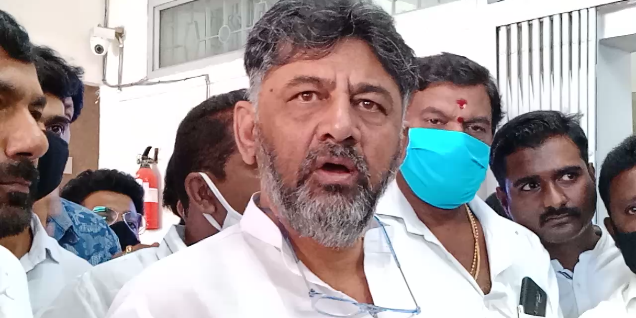 KPCC President DK Shivakumar visits flooding areas