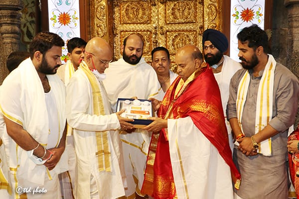 Gehlot Governor of karnataka visit Thirupati