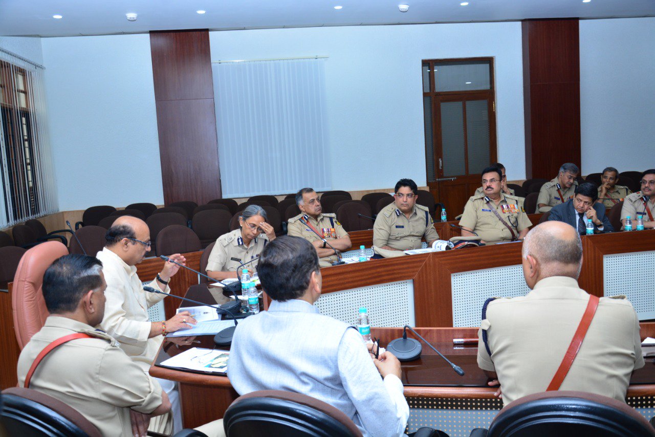 Home  minister basavraj bommayi meeting with police officer