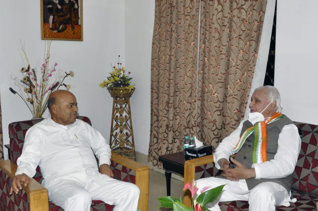 Kerala Governor Arif Mohammed Khan, Kerala Governor Arif Mohammed Khan visit to Bengluru, Kerala Governor meet to Thavar Chand Gehlot, ಕೇರಳ ರಾಜ್ಯಪಾಲ ಆರಿಫ್ ಮೊಹಮ್ಮದ್  ಖಾನ್, ಬೆಂಗಳೂರಿಗೆ ಭೇಟಿ ನೀಡಿದ ಕೇರಳ ರಾಜ್ಯಪಾಲ, ಥಾವರ್ ಚಂದ್ ಗೆಹ್ಲೋಟ್​ರನ್ನು ಭೇಟಿ ಮಾಡಿದ ಕೇರಳ ರಾಜ್ಯಪಾಲ,