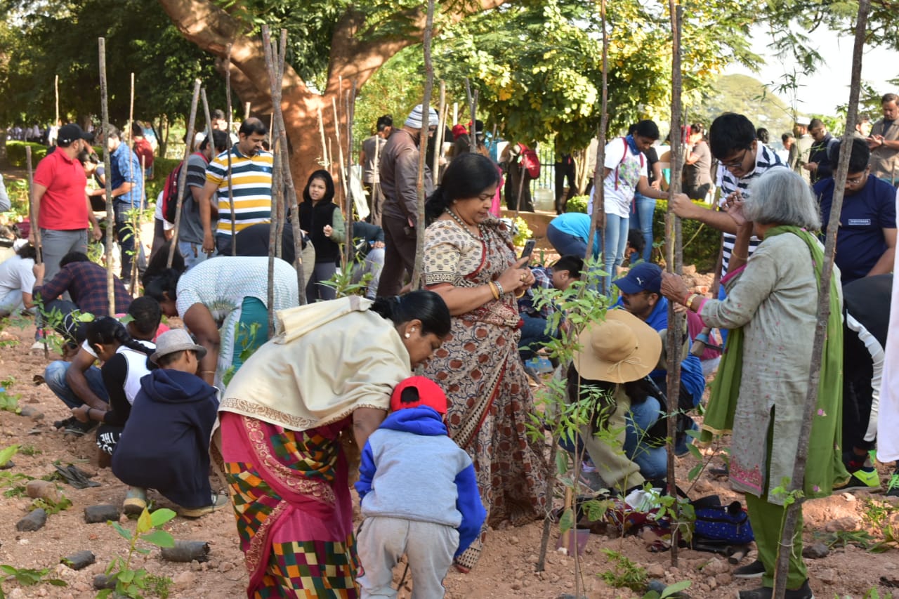 Mayor drive plant planting program in Halasuru lake surrounding