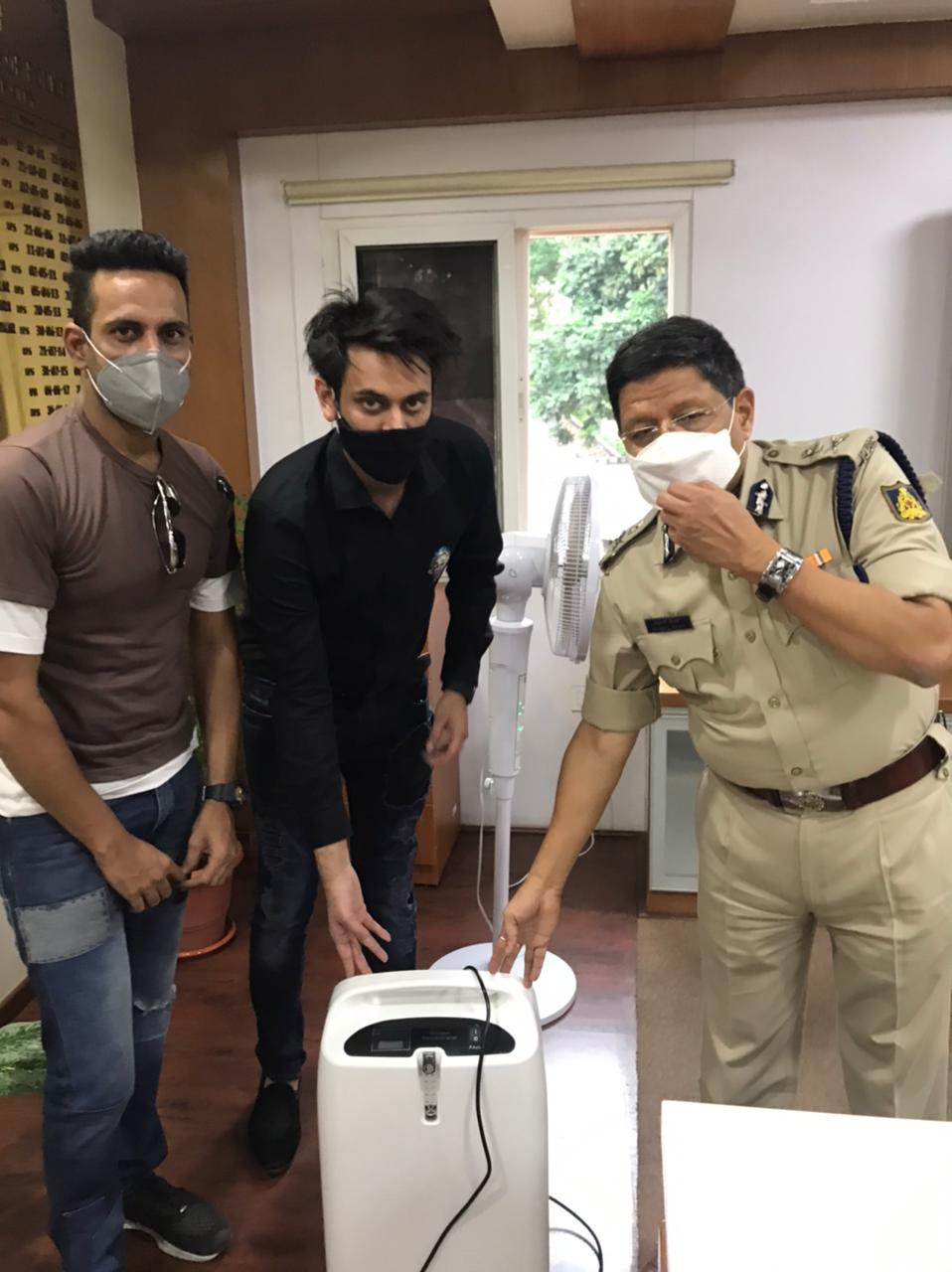 Actor Sonu Sood sends oxygen concentrator to Bengaluru police staff