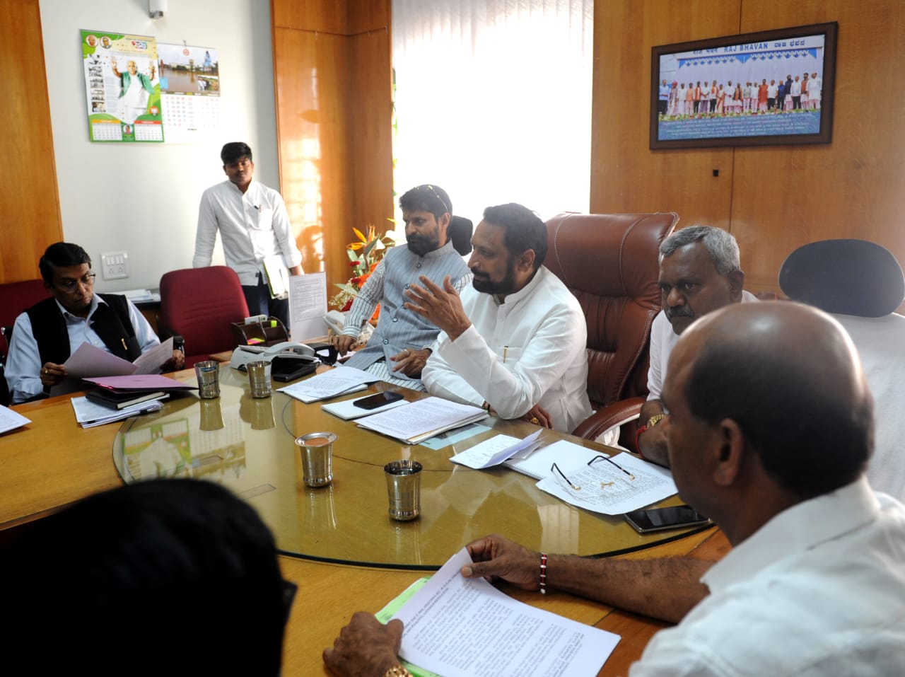 dcm-laxman-savadi-meeting-about-sahakara-sarige-fund-in-bengalore