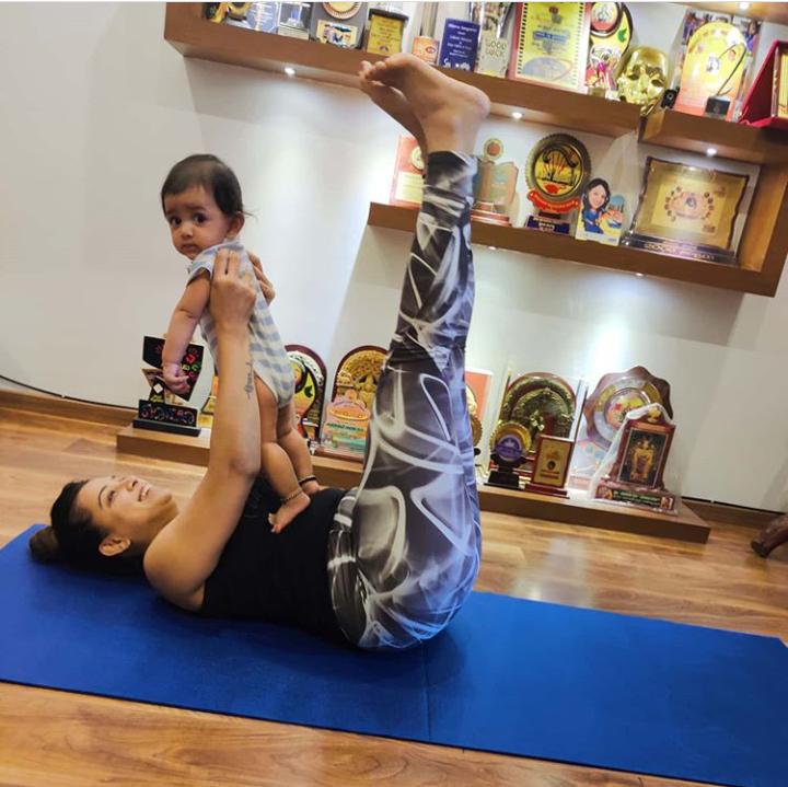 Maza Talkies Queen Shwetha Chengappa, Maza Talkies Queen Shwetha Chengappa is workout with baby boy, Maza Talkies Queen Shwetha Chengappa news, ಮಜಾ ಟಾಕೀಸ್ ರಾಣಿ ಶ್ವೇತಾ ಚೆಂಗಪ್ಪ, ಮಗುವಿನ ಜೊತೆ ವರ್ಕೌಟ್​ ಮಾಡಿದ ಮಜಾ ಟಾಕೀಸ್ ರಾಣಿ ಶ್ವೇತಾ ಚೆಂಗಪ್ಪ, ಮಜಾ ಟಾಕೀಸ್ ರಾಣಿ ಶ್ವೇತಾ ಚೆಂಗಪ್ಪ ಸುದ್ದಿ,