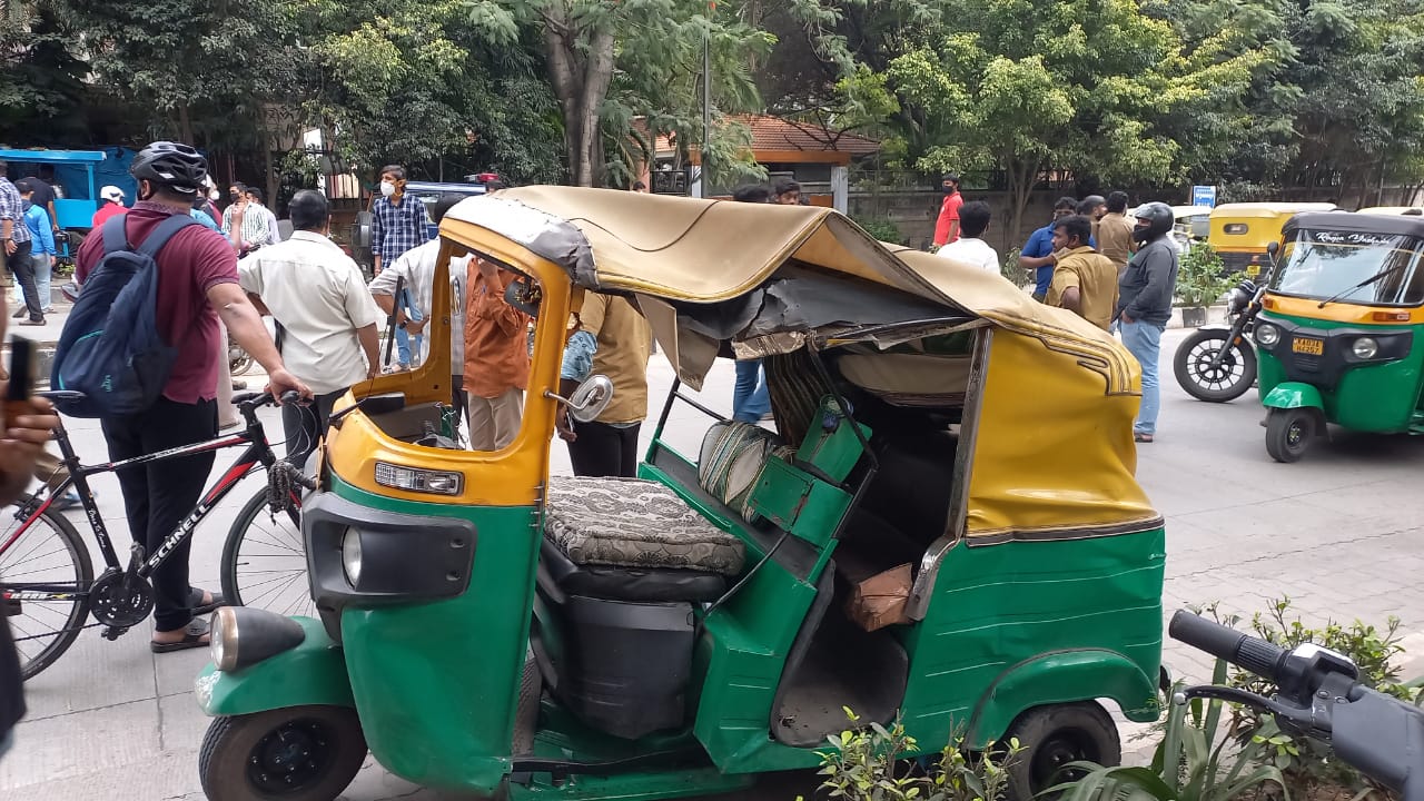 ಬೆಂಗಳೂರಲ್ಲಿ ಸರಣಿ ವಾಹನ ಅಪಘಾತ, Serial Accident in Bengaluru