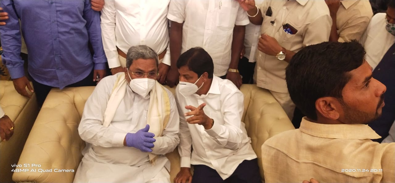 Siddaramaiah and Ramesh Jarkiholi meet after long time