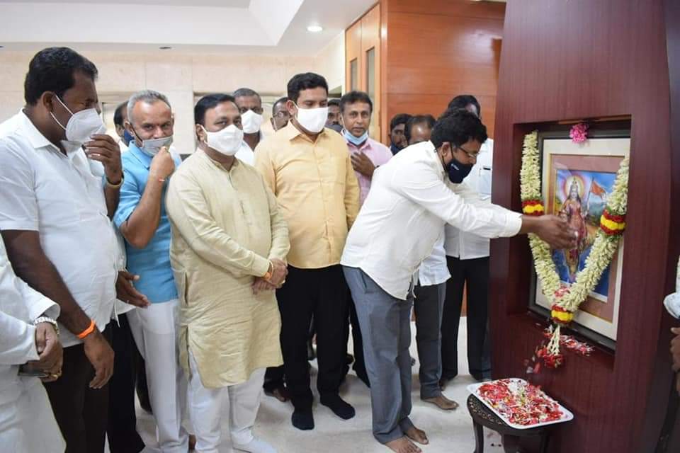 Winning candidates visits BJP office