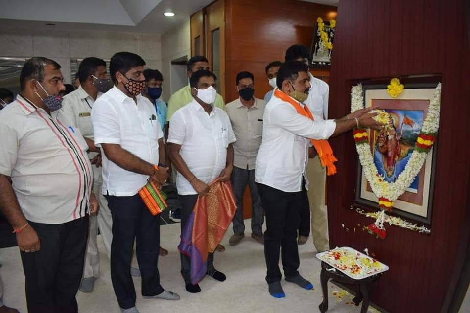 Winning candidates visits BJP office