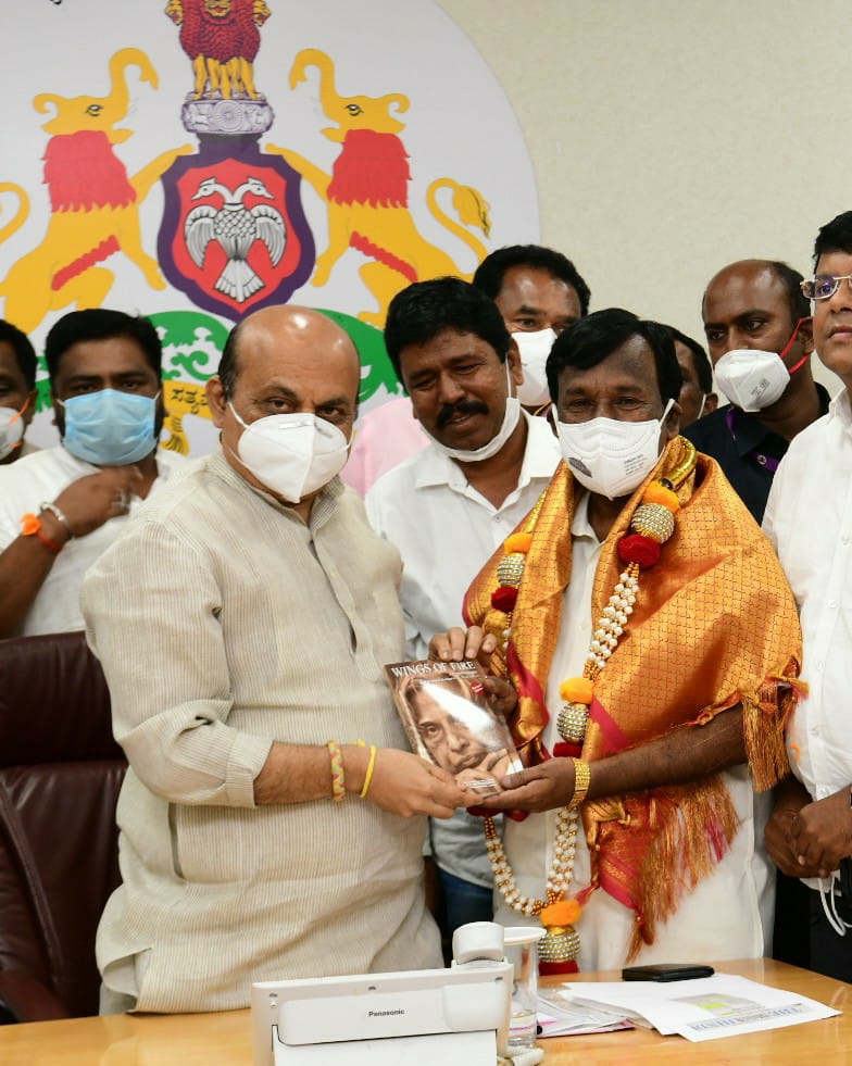 Union Minister Narayana swamy presents  Kalam book to CM Bommai