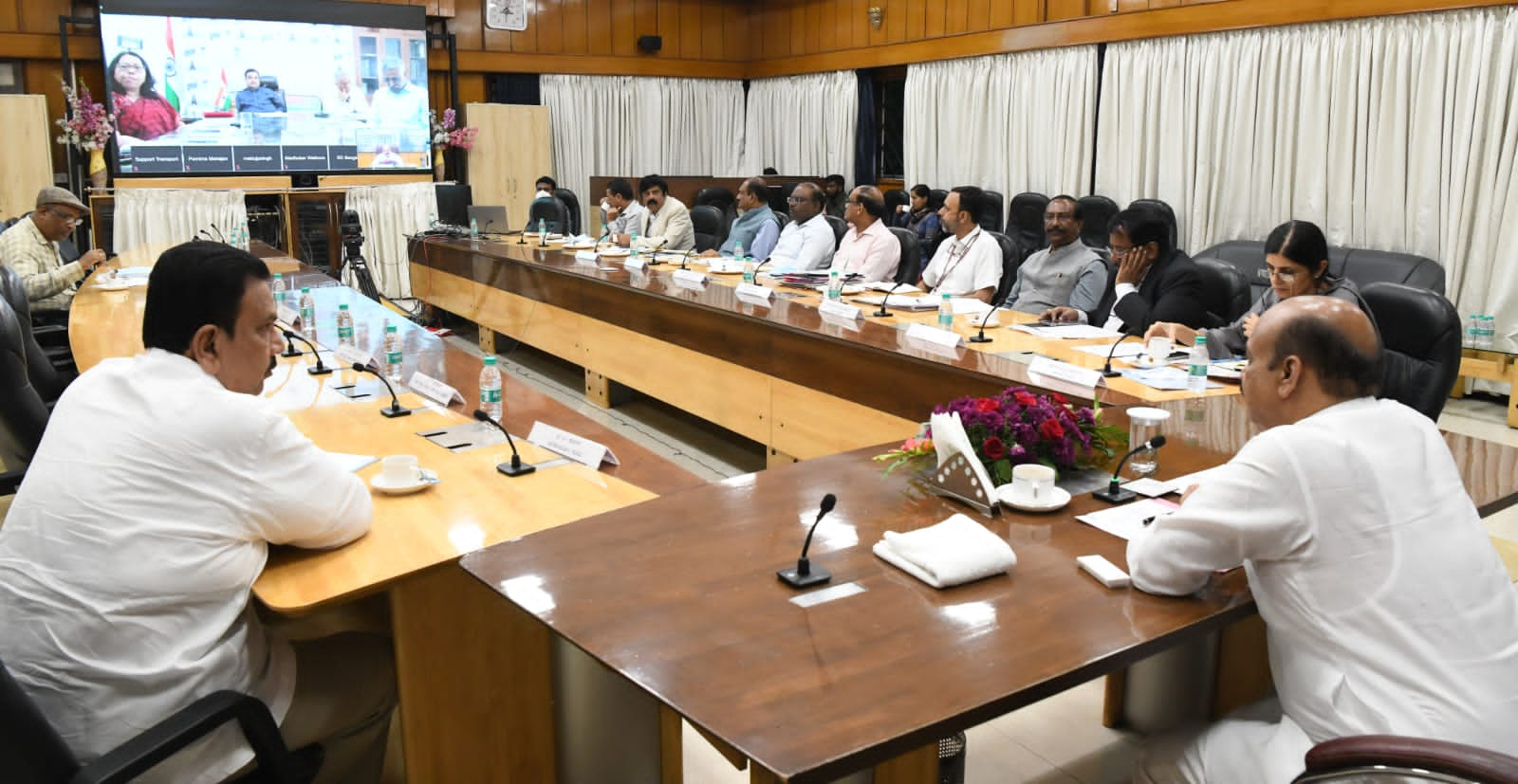 Video interaction with Minister Nitin Gadkari by CM