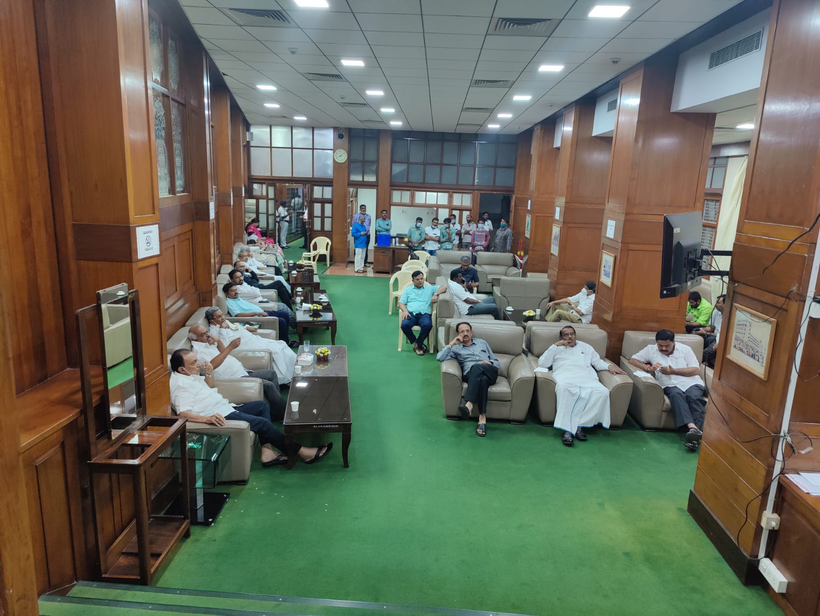 ಅಸದprotesting-congress-leaders-watching-cricket-match