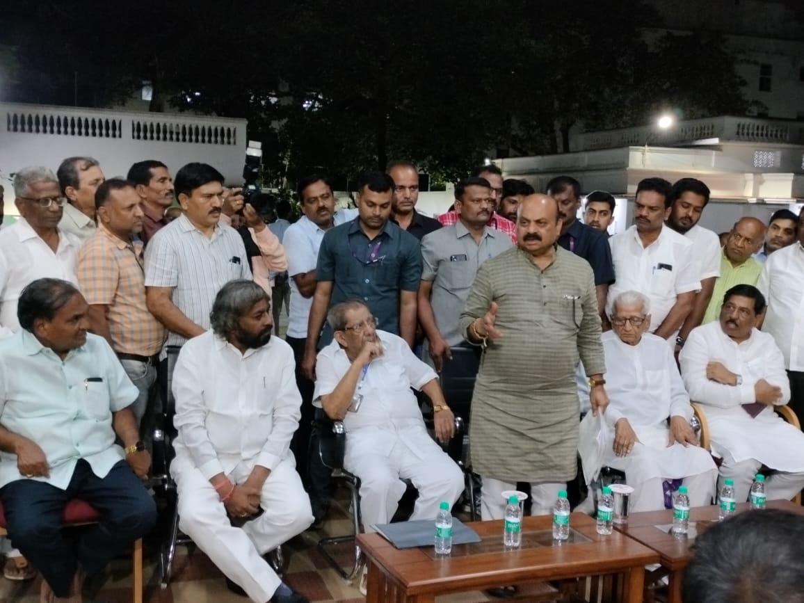 All India Veerashaiva Mahasabha delegation visited CM  residence