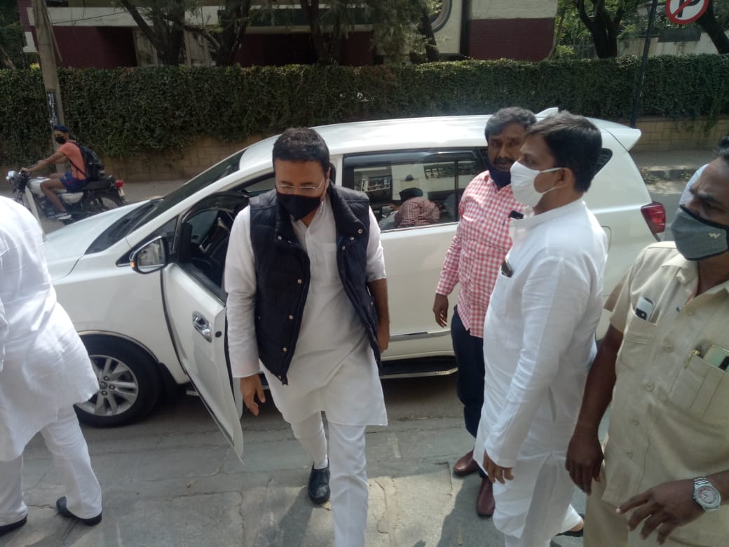 surjewala-visits-cm-ibrahims-home