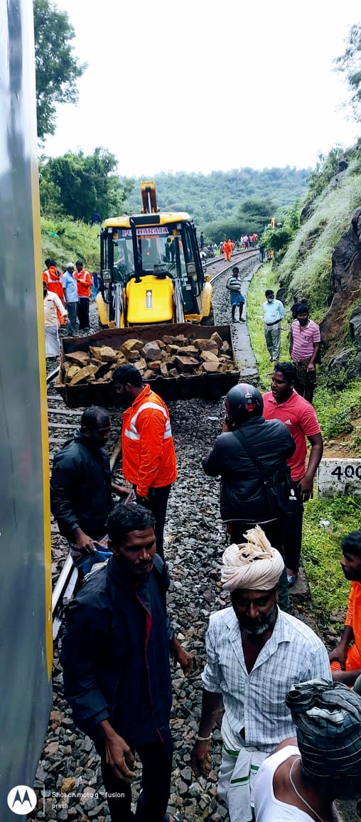 5-coaches-of-kannur-bengaluru-express-derailed