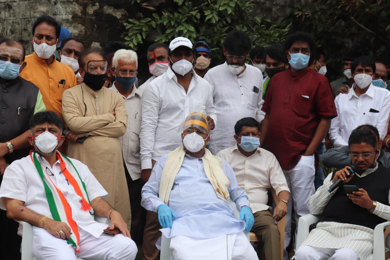 Congress Leaders Held Meeting In Global College Before And After Filed The Nomination