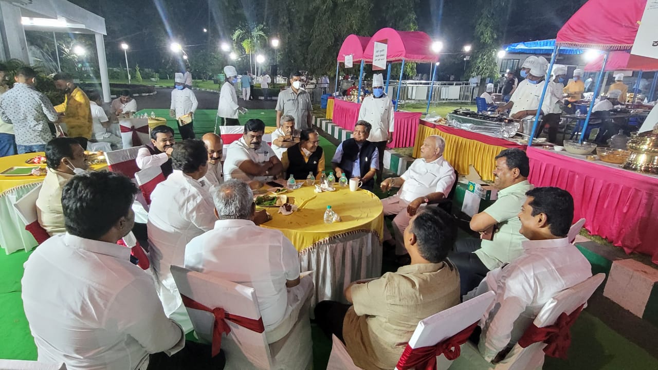 25 mlas obsent in cm dinner party