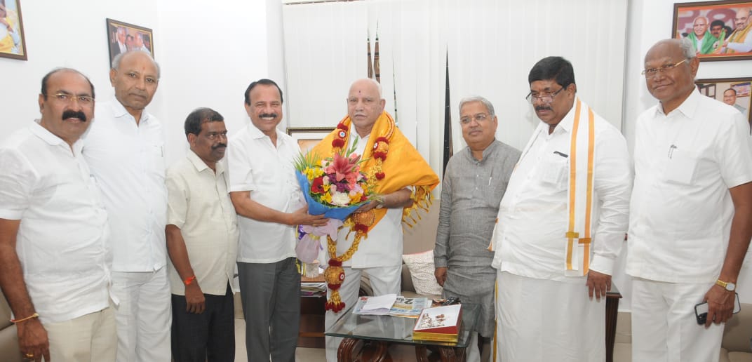 BJP leader visit to Former CM BS Yediyurappa Kaveri house  Former CM BS Yediyurappa Kaveri house in Bengaluru  Former CM BS Yediyurappa news  Bharatiya Janata Party leaders  ಮುಖ್ಯಮಂತ್ರಿ ಸ್ಥಾನಕ್ಕೆ ಯಡಿಯೂರಪ್ಪ ರಾಜೀನಾಮೆ  ಕಾವೇರಿ ನಿವಾಸ ಮತ್ತೆ ರಾಜಕೀಯ ಚಟುವಟಿಕೆಯ ಕೇಂದ್ರ ಬಿಂದು  ಬಿಜೆಪಿ ಸಂಸದೀಯ ಮಂಡಳಿ ಪಟ್ಟಿ  ಮುಖ್ಯಮಂತ್ರಿ ಬಸವರಾಜ ಬೊಮ್ಮಾಯಿ‌  ಕರ್ನಾಟಕ ಬಿಜೆಪಿ ರಾಜ್ಯಾಧ್ಯಕ್ಷ ನಳಿನ್ ಕುಮಾರ್ ಕಟೀಲ್  ವಿಧಾನಸಭೆ ಚುನಾವಣೆ  ಬಿಜೆಪಿ ಕೇಂದ್ರೀಯ ಚುನಾವಣಾ ಸಮಿತಿ  ಮಾಜಿ ಸಿಎಂ ಯಡಿಯೂರಪ್ಪರಿಗೆ ಅಭಿನಂದನೆ  ವರ್ಷದ ಬಳಿಕ ಮತ್ತೆ ರಾಜಕೀಯ ಚಟುವಟಿಕೆ ಕೇಂದ್ರವಾದ ಕಾವೇರಿ  ಬಿಎಸ್​ವೈ ನಿವಾಸಕ್ಕೆ ದೌಡಾಯಿಸಿದ ಬಿಜೆಪಿ ಮುಖಂಡರು