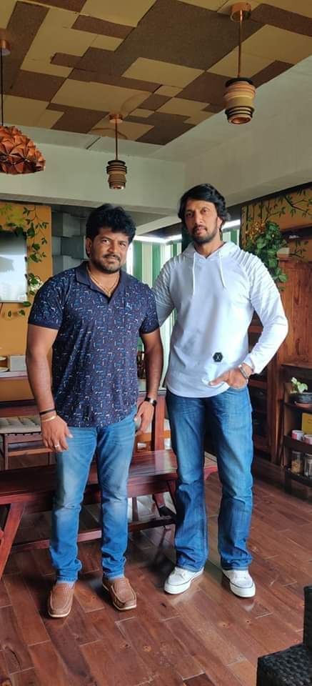 Ravichandran and sudeep with krishna talkies,  ಕೃಷ್ಣ ಟಾಕೀಸ್​ಗೆ ರವಿಚಂದ್ರನ್ ಸುದೀಪ್ ಸಾಥ್