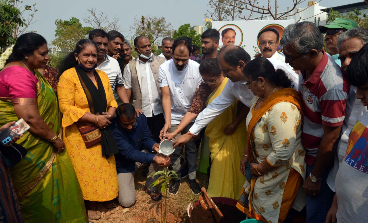 ಅದಮ್ಯ ಚೇತನ ಸಂಸ್ಥೆ ವತಿಯಿಂದ ಗಿಡ ನೆಡುವ ಕಾರ್ಯಕ್ರಮ