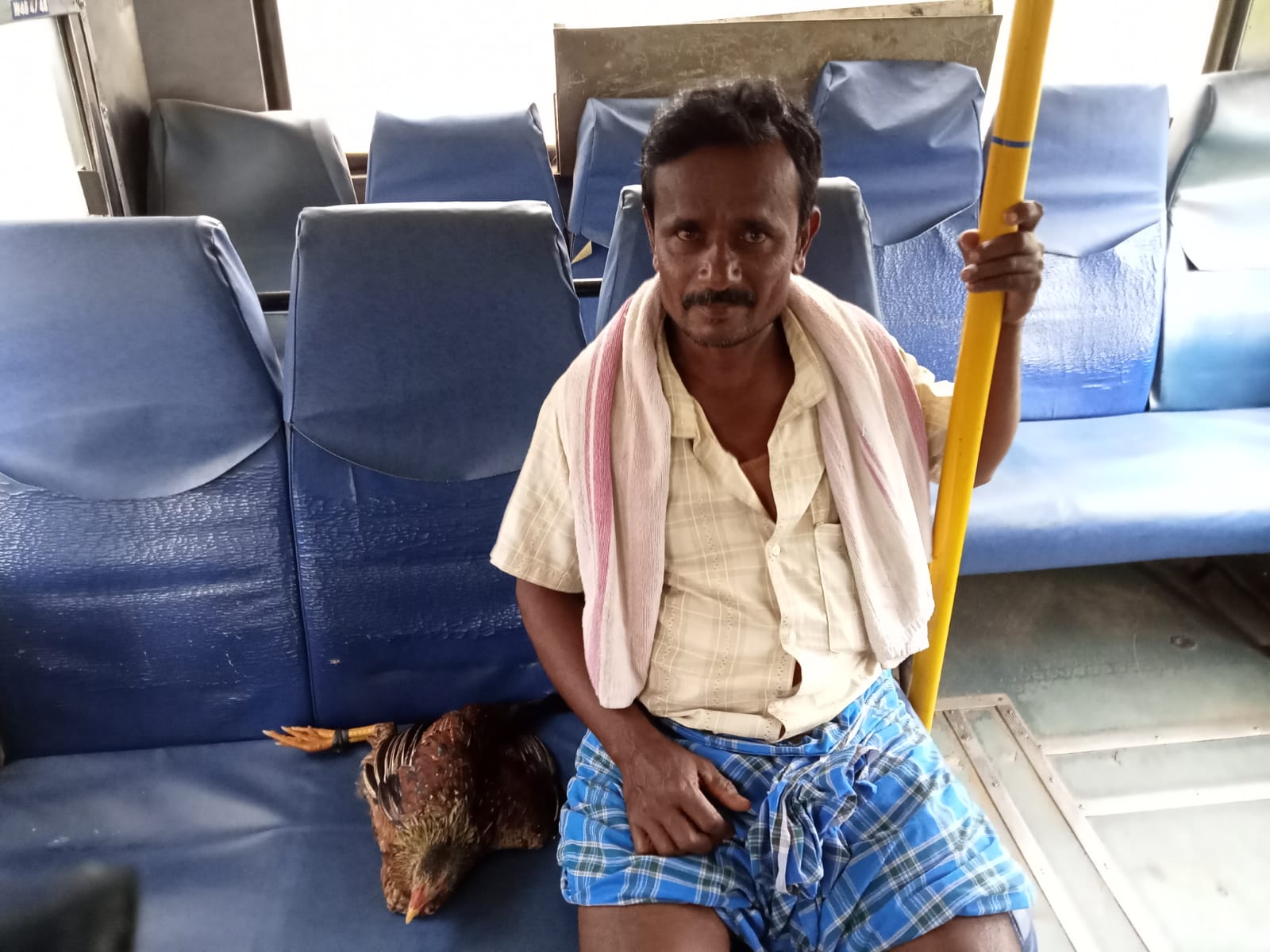 ksrtc-conductor-charges-half-ticket-for-hen