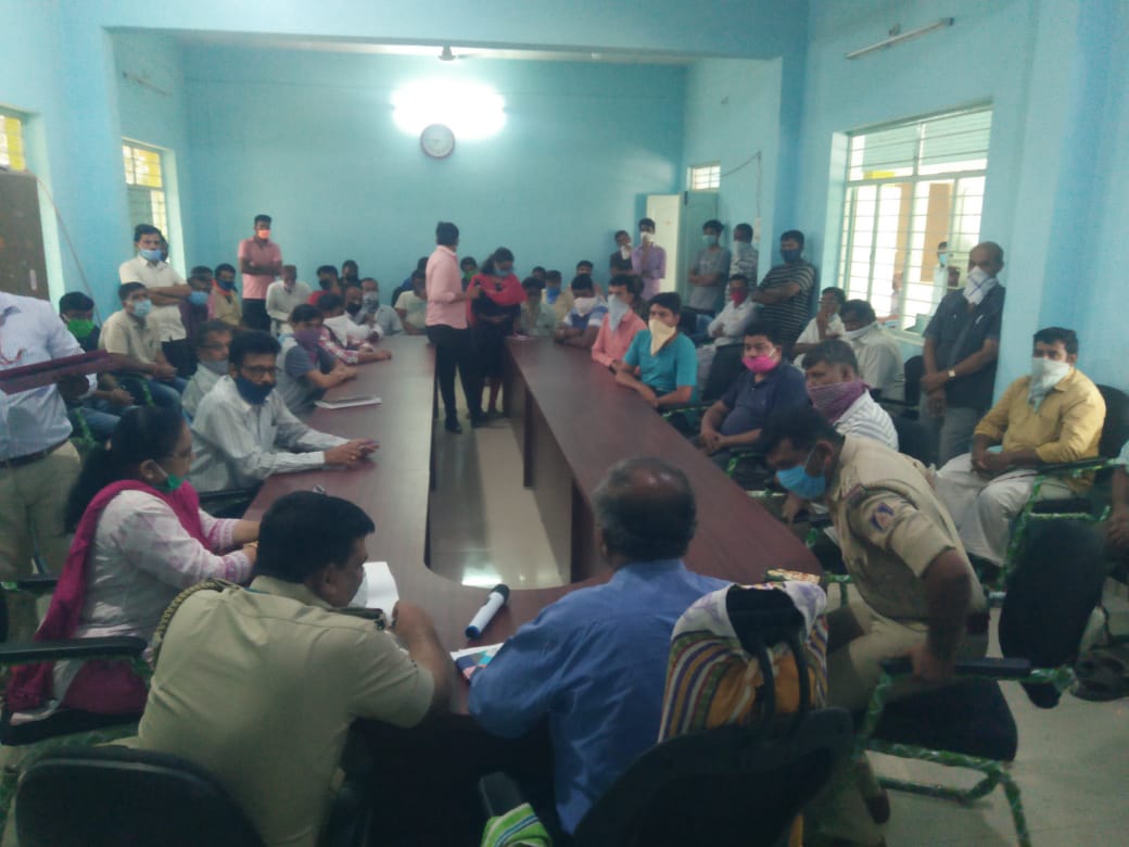 bagepalli tahsildar meeting with shoppers