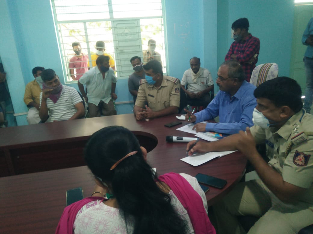 bagepalli tahsildar meeting with shoppers