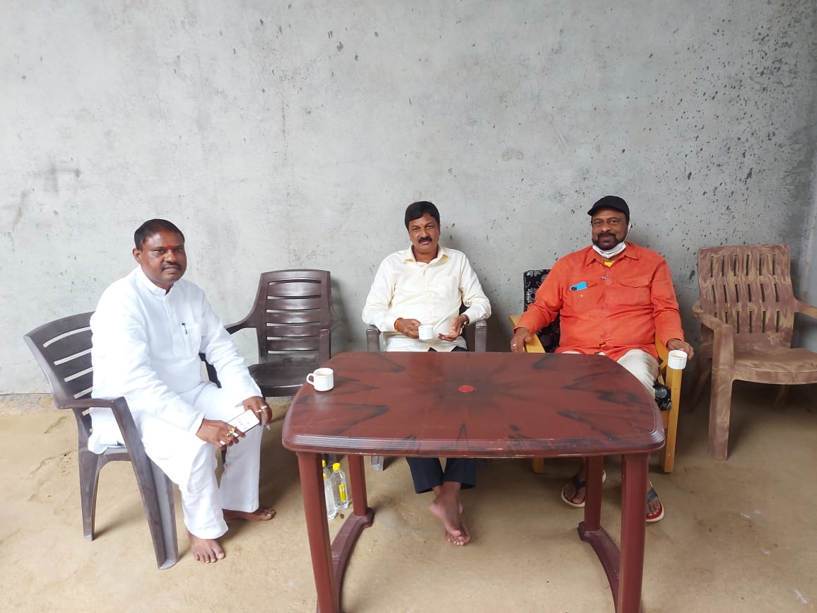 Ramesh Jarkiholi meets MLC Vivekrao patil