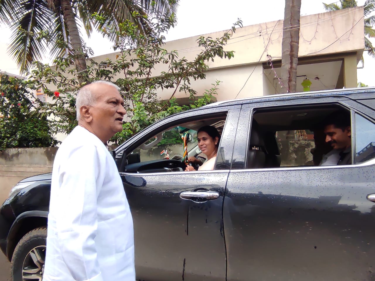 Lakshmi Hebbalkar meets ex mla Raju kage