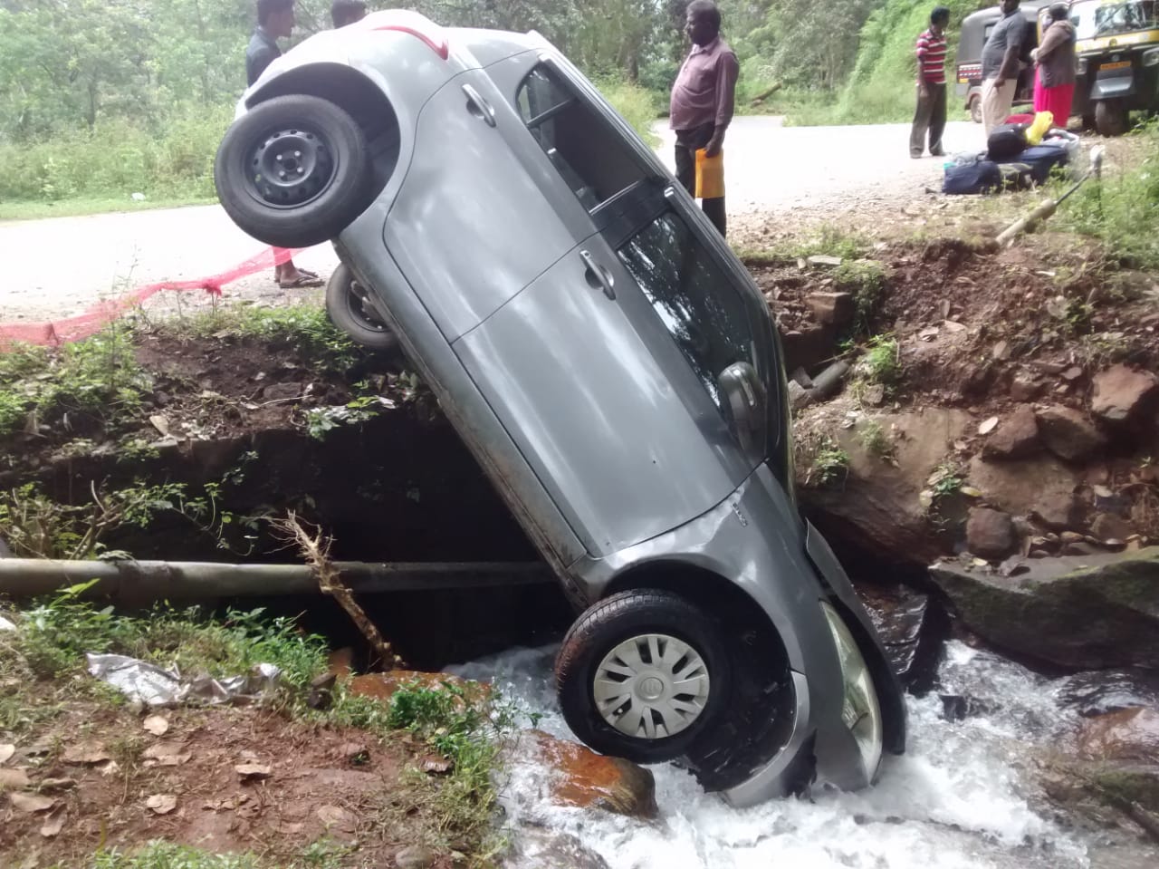 Driver lost control of Car Accident in Chikmagalur