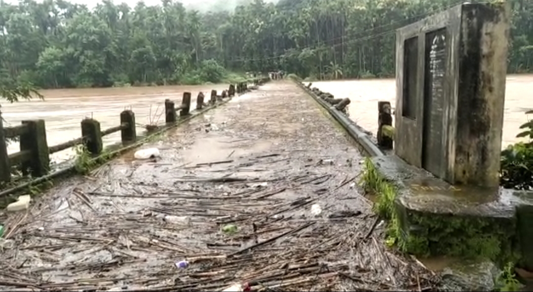 Hill collapse   In  Moodigere