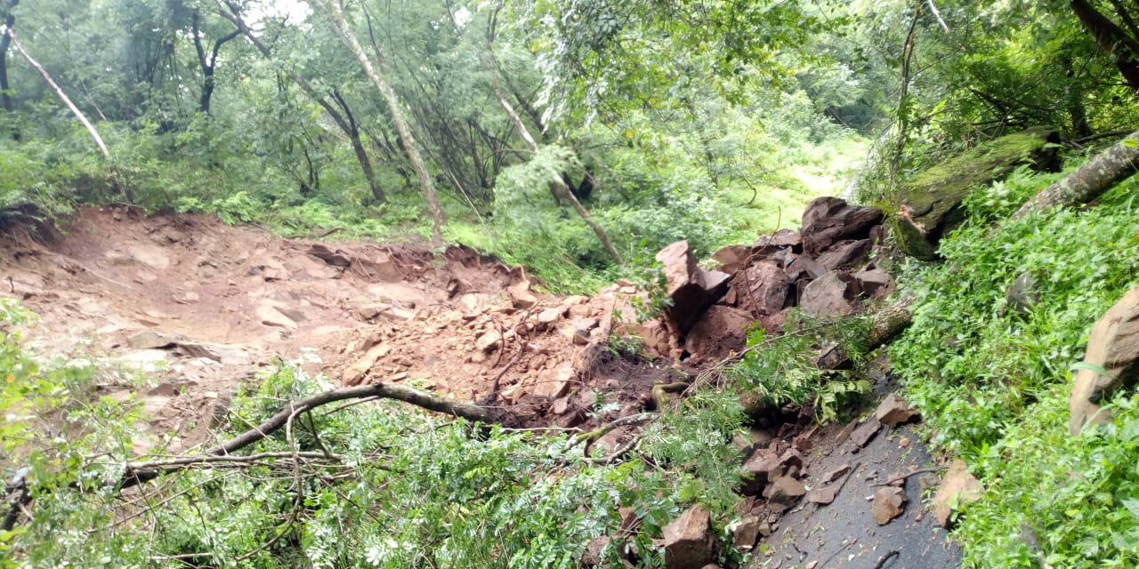 landslide in muthodi forest zone from heavy rain