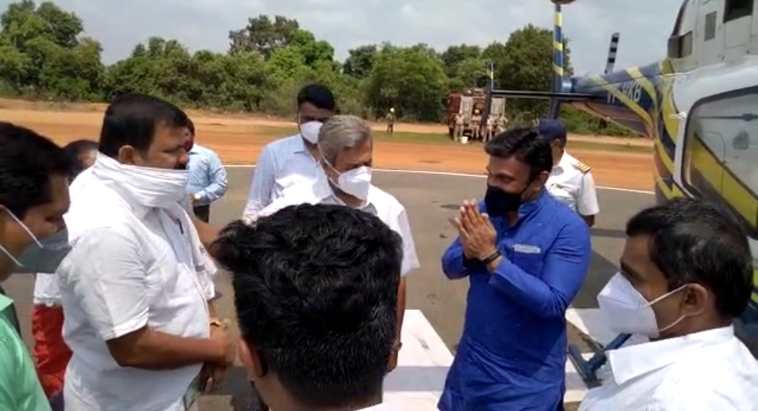 minister sudhakar visits to srungeri sharadambe temple