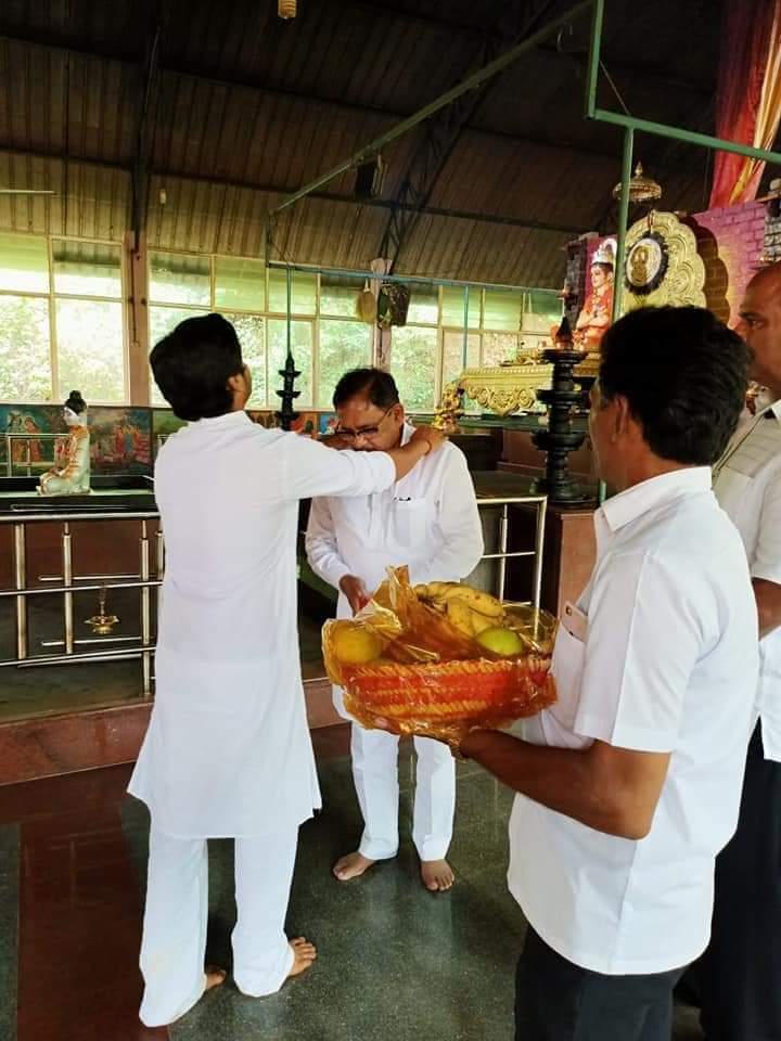 ಶ್ರೀ ವಿನಯ್ ಗುರೂಜಿ ಆಶ್ರಮಕ್ಕೆ ಭೇಟಿ ನೀಡಿದ ಪರಮೇಶ್ವರ್