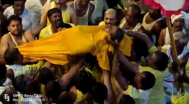 sigamaramma festival celebration in Chamarajanagar, Died man again live in sigamaramma festival in Chamarajanagar, sigamaramma festival celebration, sigamaramma festival celebration news, ಚಾಮರಾಜನಗರದಲ್ಲಿ ಸೀಗಮಾರಮ್ಮ ಹಬ್ಬ ಆಚರಣೆ, ಚಾಮರಾಜನಗರದಲ್ಲಿ ಸೀಗಮಾರಮ್ಮ ಹಬ್ಬದಲ್ಲಿ ಮತ್ತೆ ಬದುಕಿ ಬರುವ ಮೃತ ವ್ಯಕ್ತಿ, ಸಿಗಮಾರಮ್ಮ ಹಬ್ಬ ಆಚರಣೆ, ಸಿಗಮಾರಮ್ಮ ಹಬ್ಬದ ಸಂಭ್ರಮಾಚರಣೆ ಸುದ್ದಿ,