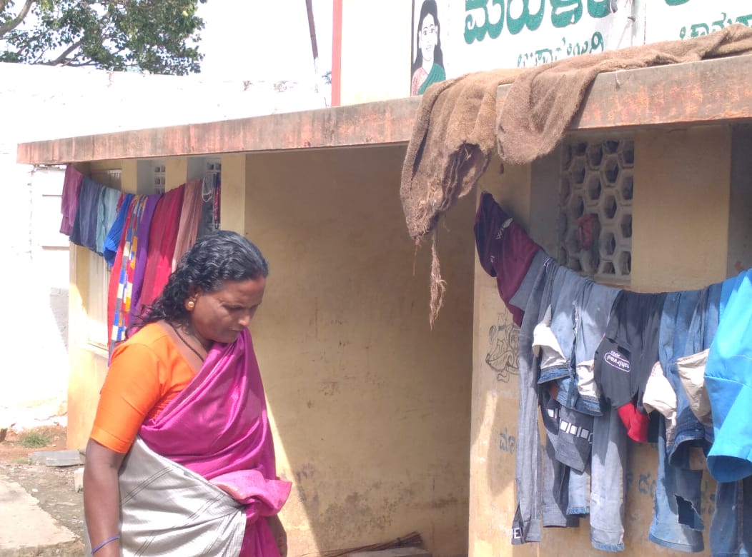 shantamma-dwells-in-the-public-toilet-of-chamarajanagar