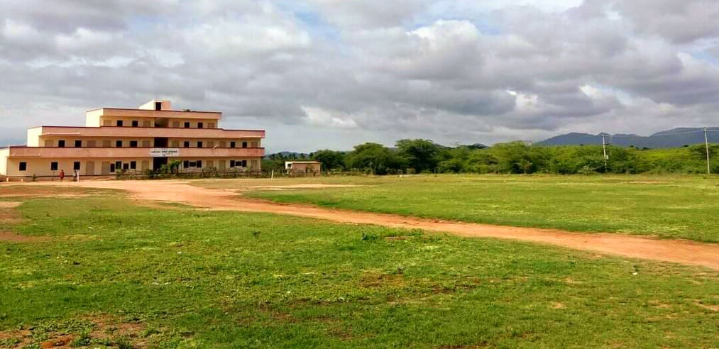 ಶಾಸಕ ದತ್ತು ಪಡೆದ ಶಾಲೆಯಲ್ಲೇ ಇಲ್ಲ ಶೌಚಾಲಯ