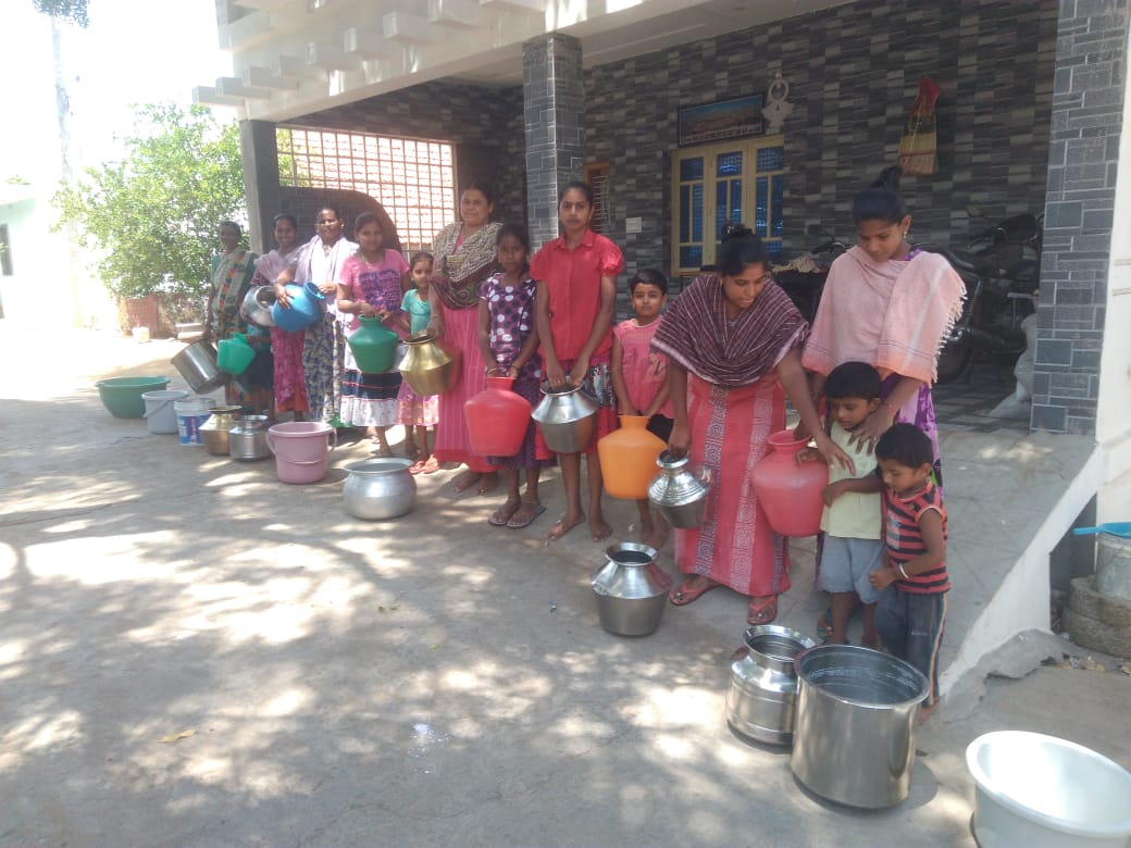 ಬಿಂದಿಗೆ ಹಿಡಿದು ನೀರೆಯರ ಆಕ್ರೋಶ