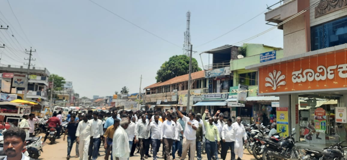 ರೋಡ್ ಶೋ ನಡೆಸಿದ ಅಭ್ಯರ್ಥಿಗಳು