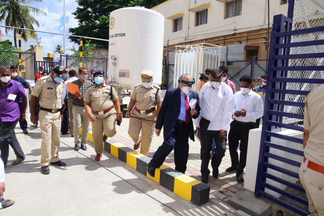 b-a-patil-visits-to-district-hopsital-of-chamarajanagara