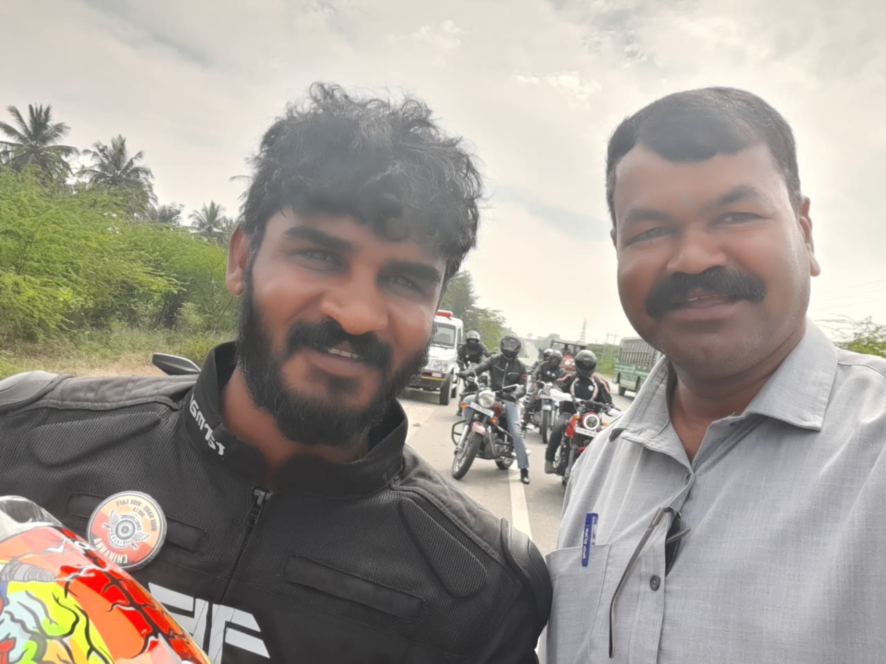 photo-by-cops-with-actor-challenging-star-darshan-gundlupete